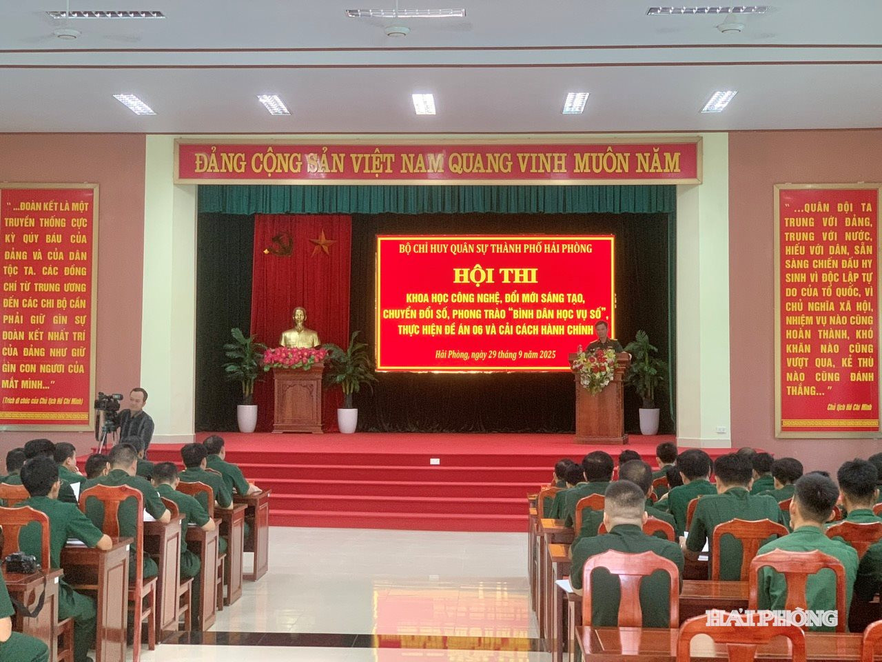 Quang cảnh khai mạc hội thi