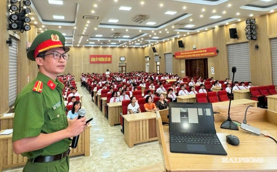 Công an phường Đồ Sơn tuyên truyền Luật Trật tự, an toàn giao thông đường bộ cho các em học sinh