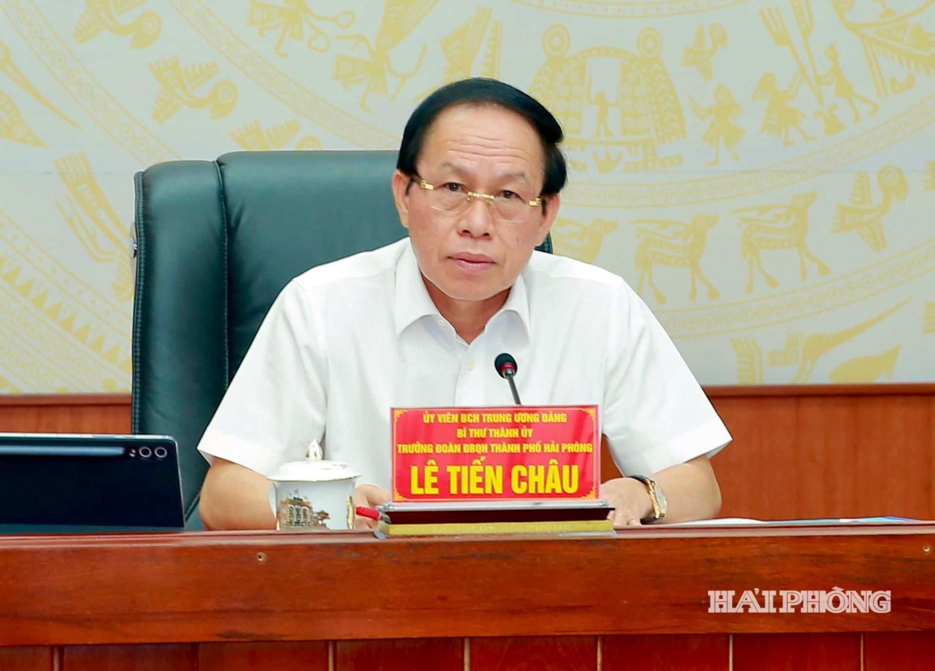 Đồng chí Lê Tiến Châu, Ủy viên Trung ương Đảng, Bí thư Thành ủy, Trưởng Đoàn Đại biểu Quốc hội thành phố Hải Phòng chủ trì hội nghị.