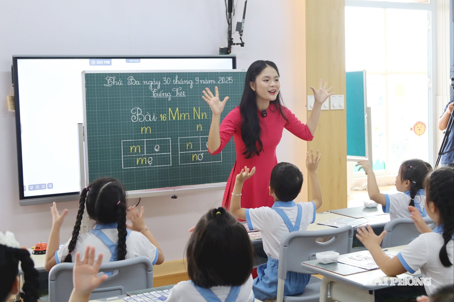 Tiết dạy minh họa thứ 2 đầy hào hứng, sôi động là tiết dạy “MmNn” t lớp 1A4, Trường Tiểu học Núi Đèo (phường Thủy Nguyên). 