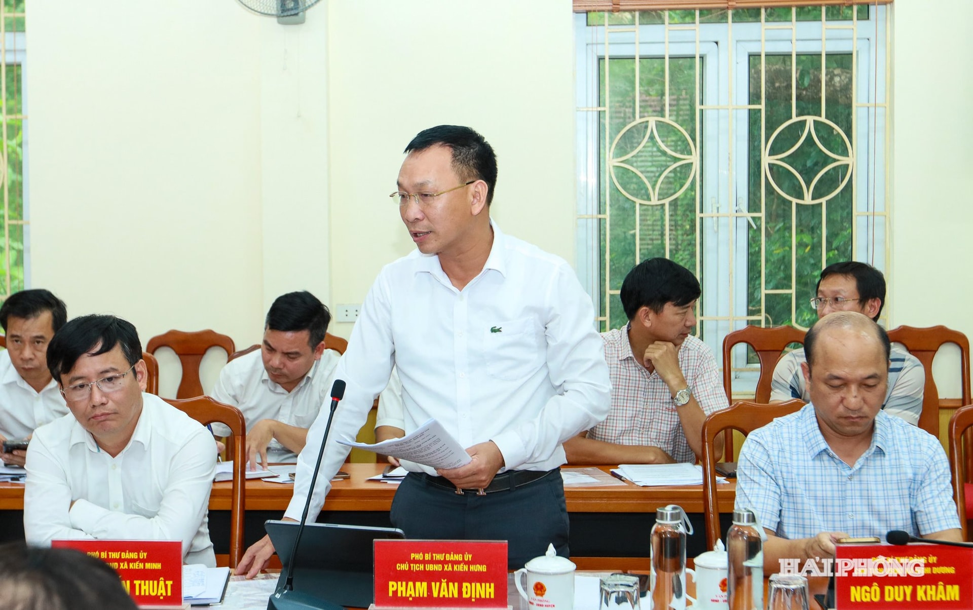 អ្នកតំណាងក្នុងតំបន់និយាយ