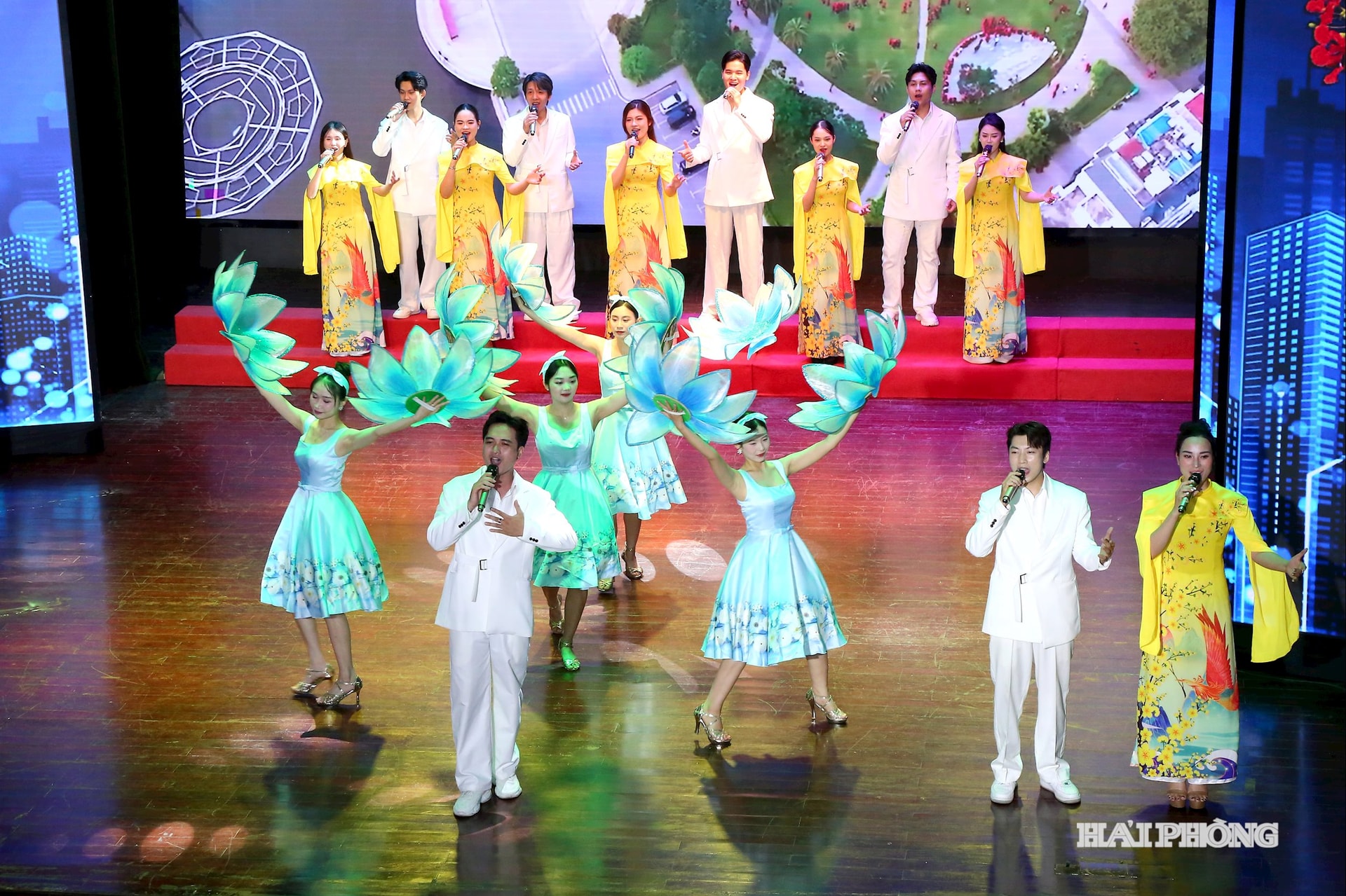 ការសម្តែងអំពីទីក្រុង Hai Phong ដើម្បីស្វាគមន៍រាត្រីចុងក្រោយនៃបទចម្រៀងអំពី Hai Phong