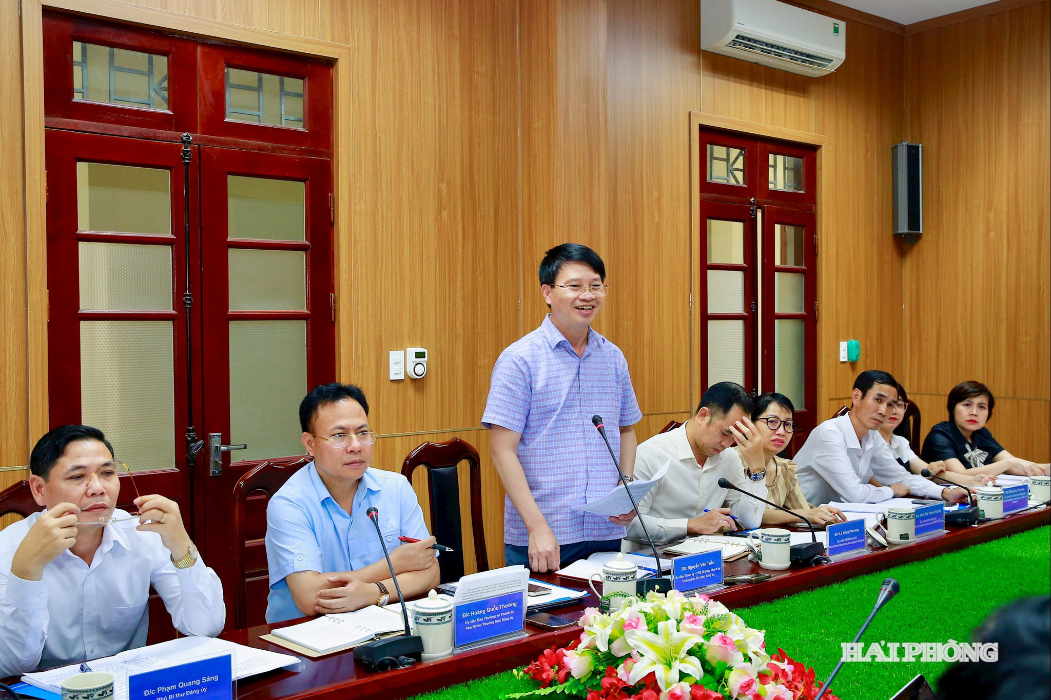 Đồng chí Nguyễn Văn Tuấn, Uỷ viên Thành uỷ, Phó trưởng Ban Tổ chức Thành uỷ phát biểu ý kiến.