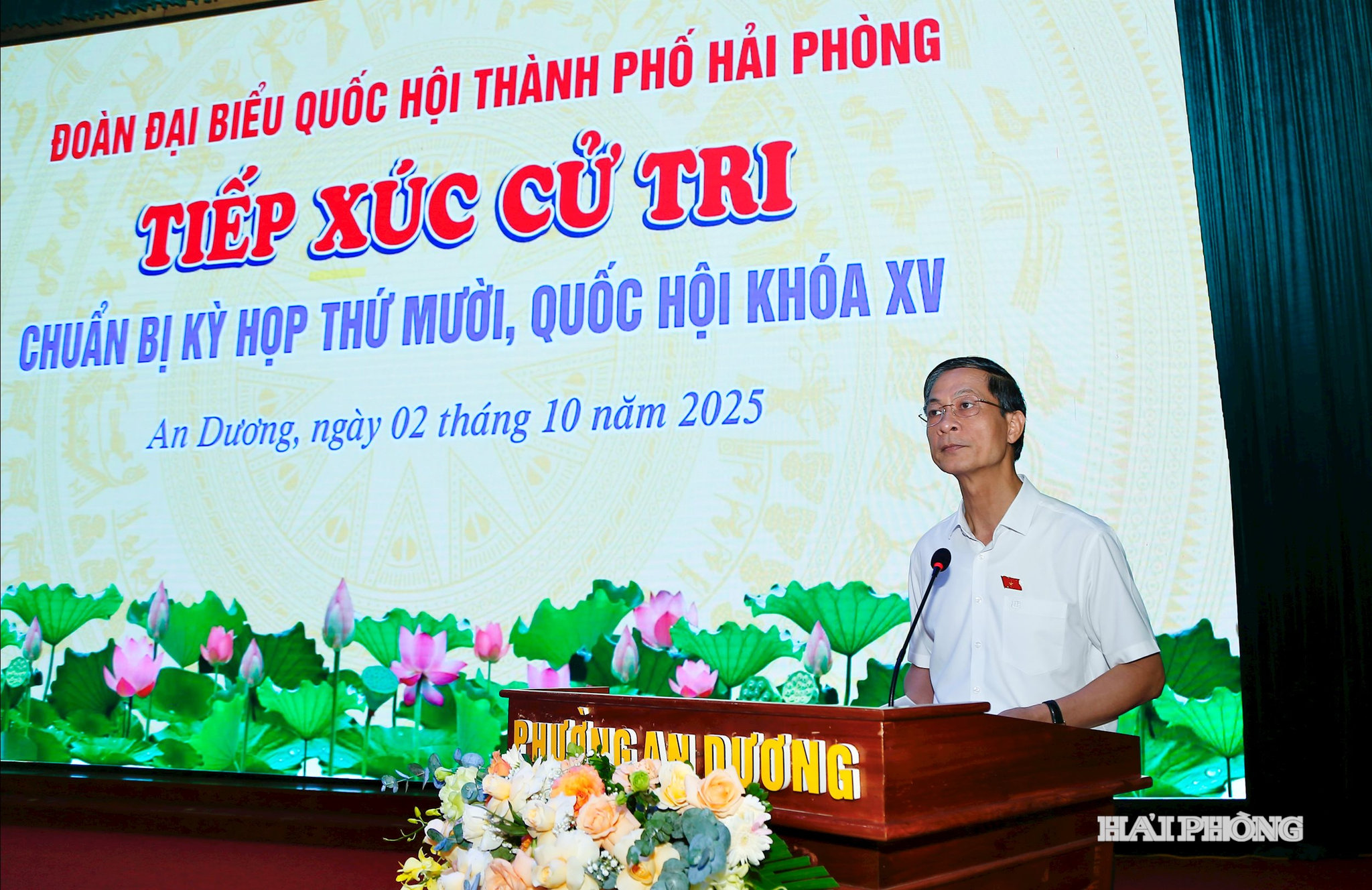 Đồng chí Đỗ Mạnh Hiến, Phó bí thư Thường trực Thành ủy đại diện Đoàn đại biểu Quốc hội thành phố Hải Phòng phát biểu tiếp thu và giải trình các ý kiến của cử tri