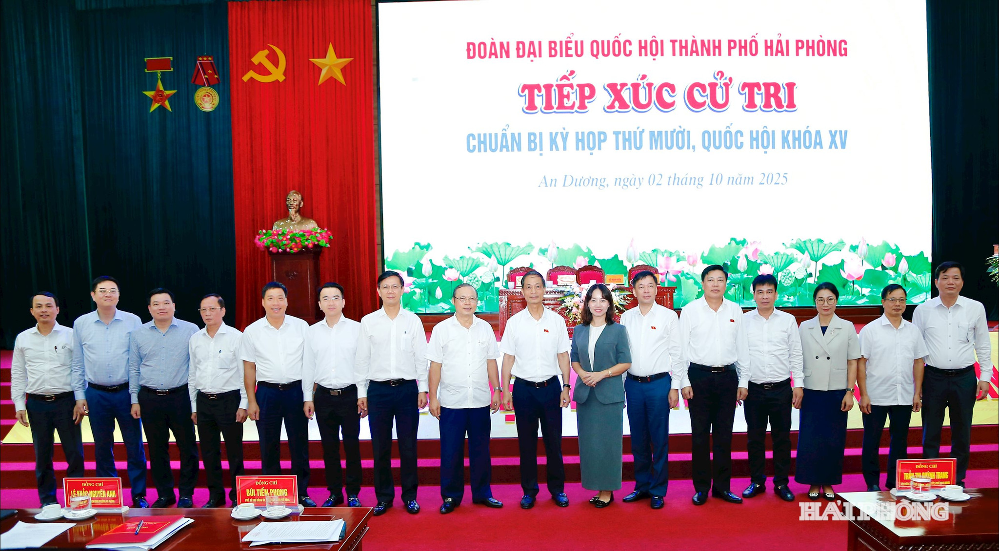 Đồng chí Đỗ Mạnh Hiến, Phó bí thư Thường trực Thành ủy cùng các đại biểu Đoàn đại biểu Quốc hội thành phố và cử tri phường An Dương, An Hải, An Phong.