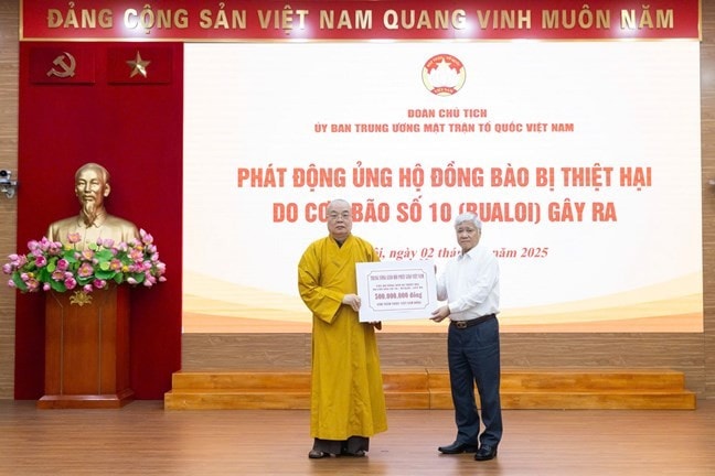 mat-tran-to-quoc-phat-dong-ung-ho-0210-3.jpg