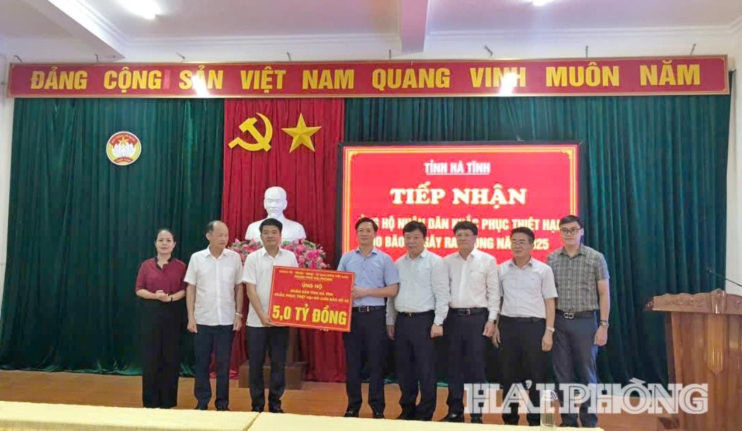 Đoàn trao hỗ trợ tại tỉnh Hà Tĩnh.