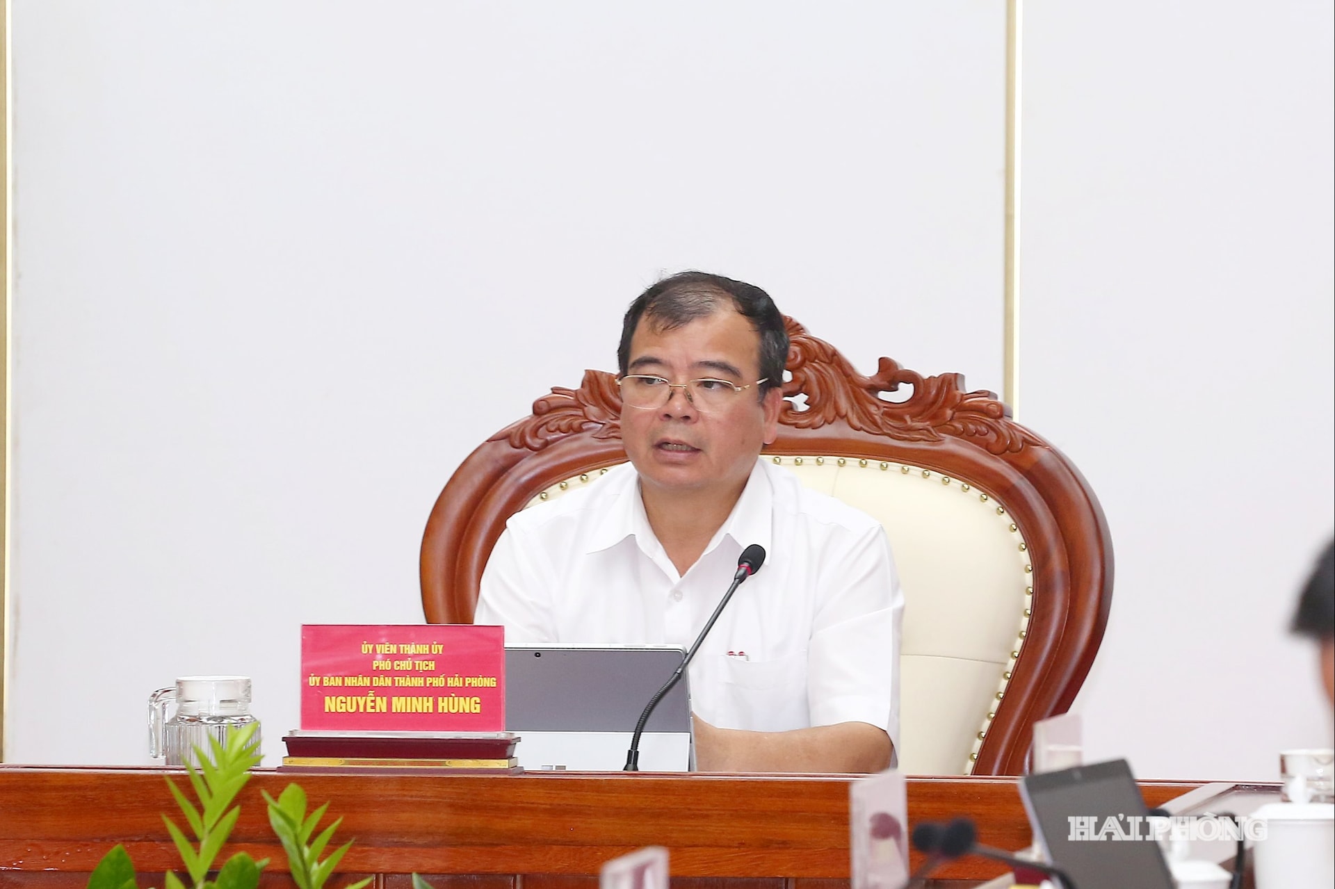 សមមិត្ត Nguyen Minh Hung អនុប្រធានគណៈកម្មាធិការប្រជាជនទីក្រុងបានធ្វើការជាមួយមន្ទីរសុខាភិបាលស្តីពីការអនុវត្តសេចក្តីសម្រេចចិត្តលេខ ៧២ របស់ការិយាល័យនយោបាយ។