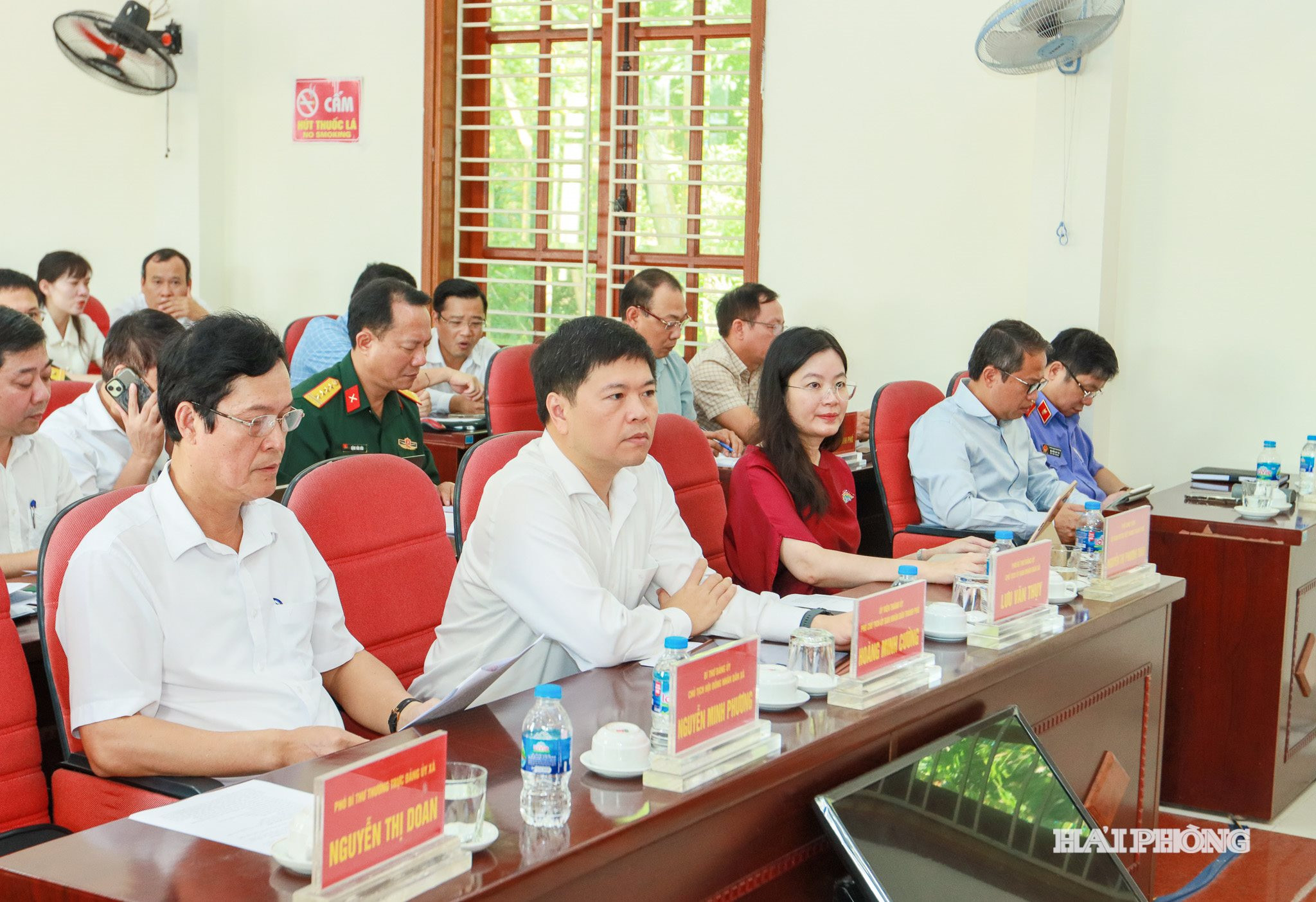 Các đồng chí lãnh đạo dự hội nghị