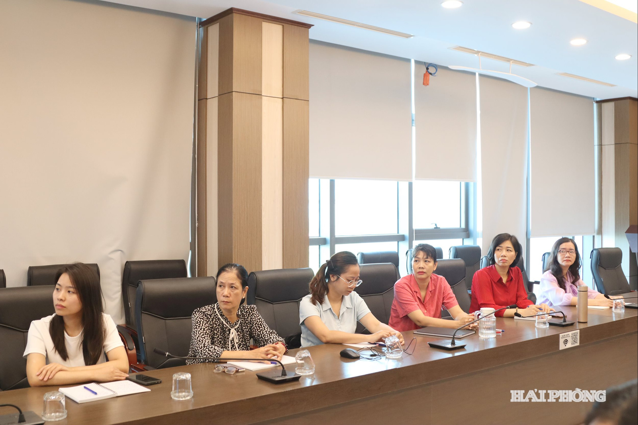 Các đại biểu dự hội nghị.