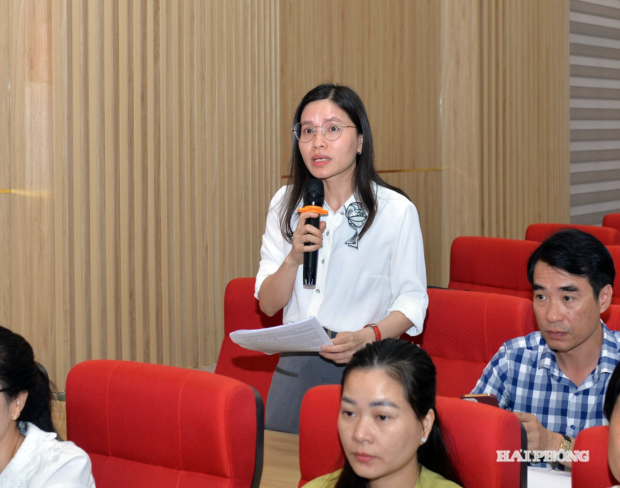 Cử tri phường Đồ Sơn phát biểu ý kiến tại cuộc tiếp xúc