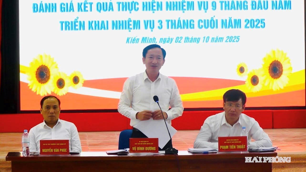 Bí thư Đảng ủy, Chủ tịch HĐND xã Kiến Minh phát biểu chỉ đạo, giao nhiệm vụ tại hội nghị Ban Chấp hành Đảng bộ xã Kiến Minh