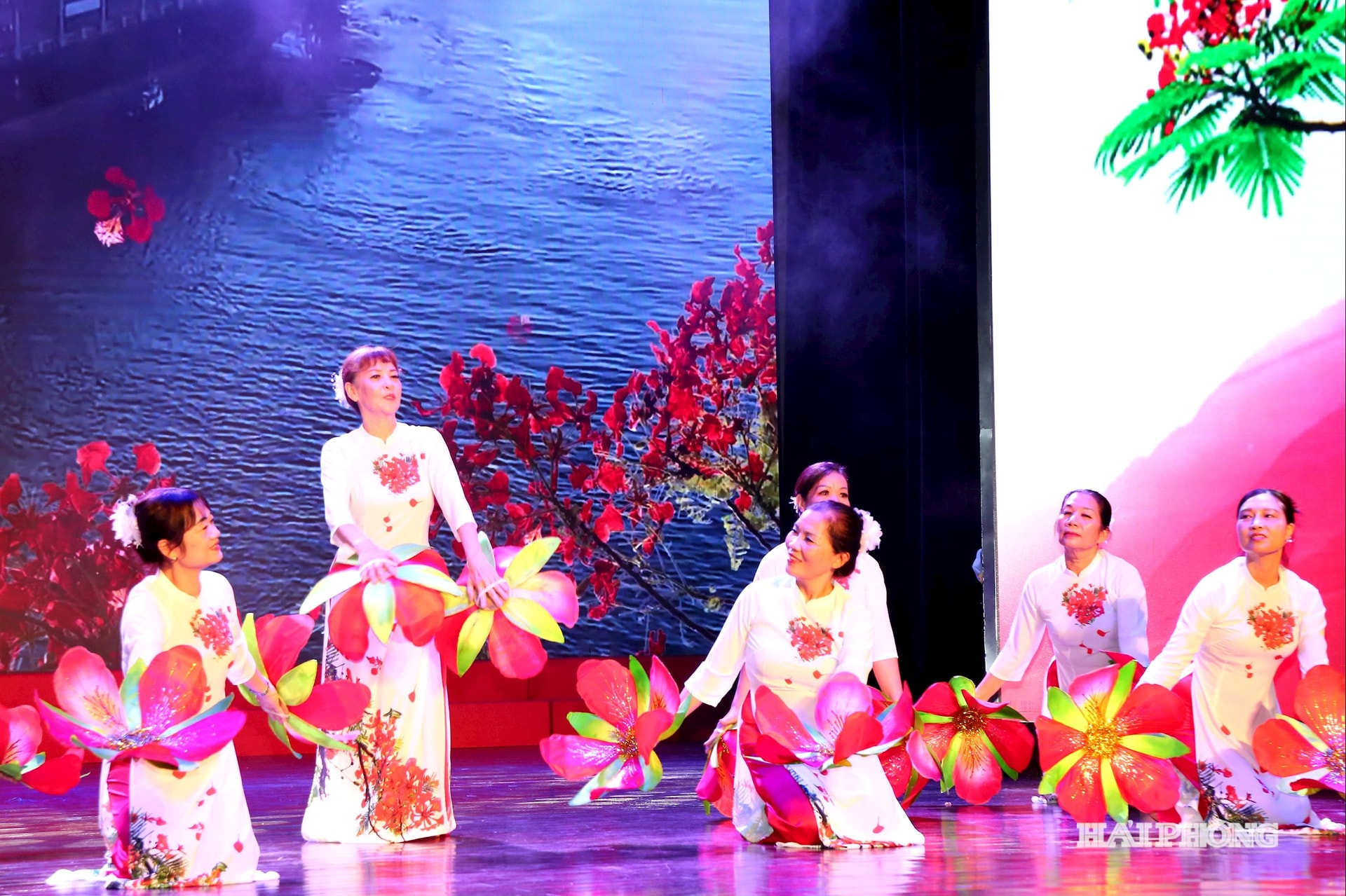 ការសម្តែងរបស់សមាគមមិត្តភាពវៀតណាម-រុស្ស៊ី ចូលរួមពិធីបុណ្យច្រៀងសន្តិភាព