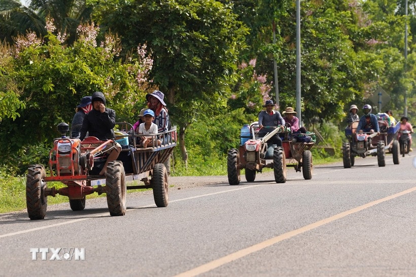 Người dân Campuchia sơ tán tránh xung đột biên giới với Thái Lan tại tỉnh Oddar Meanchey, ngày 25/7/2025. (Ảnh: THX/TTXVN)
