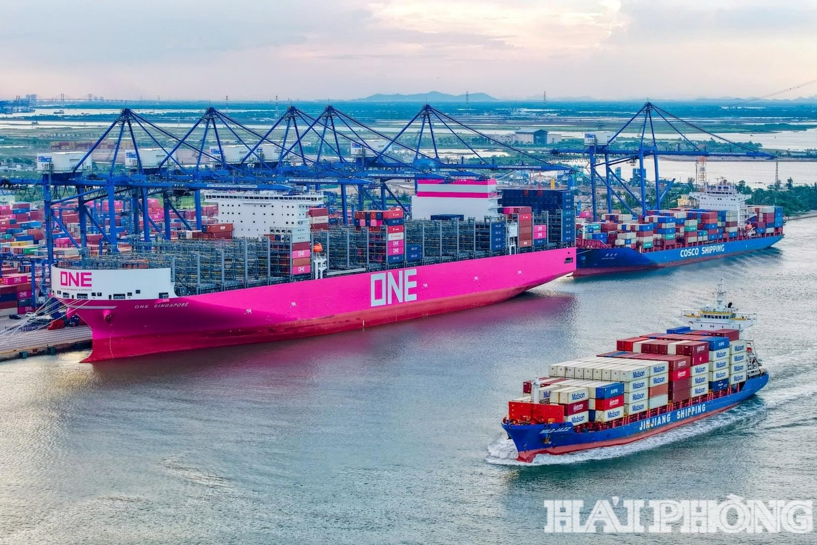 កំពង់ផែសមុទ្រ Hai Phong 1 (1).jpg