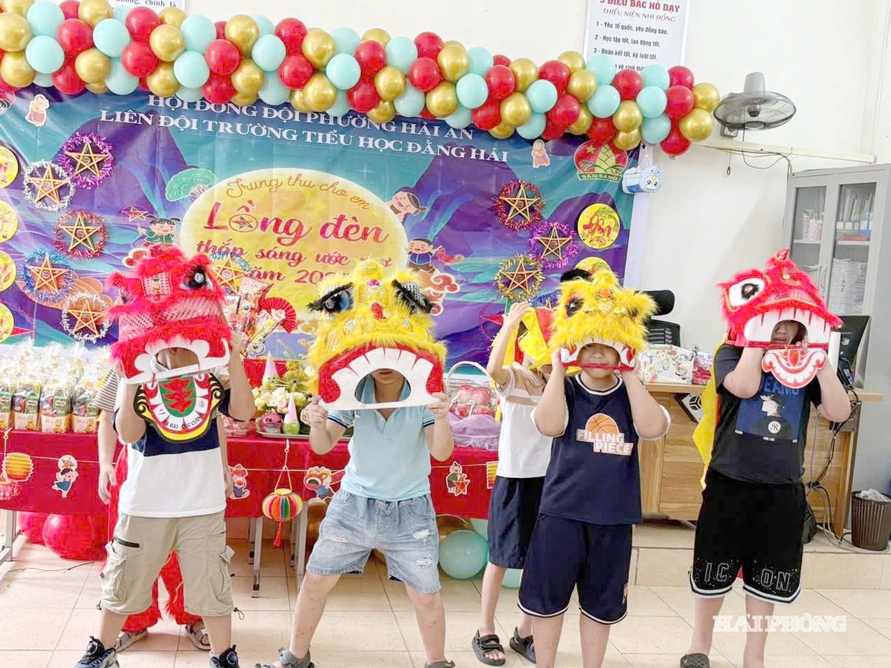 Trải nghiệm múa lân sôi động của học sinh Trường Tiểu học Đằng Hải (phường Hải An) mang đến cho các em niềm vui rộn ràng, những cảm xúc hồn nhiên và kỷ niệm đẹp trong ngày Tết Trung thu.