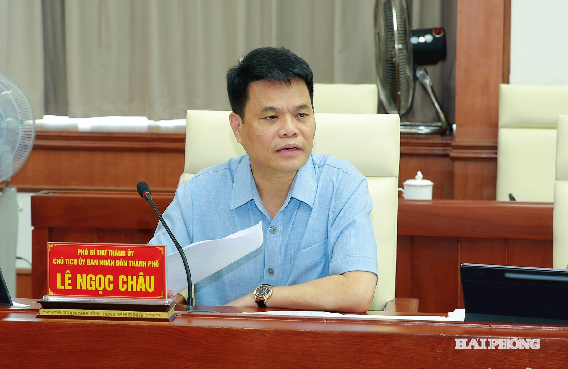 Đồng chí Lê Ngọc Châu, Phó Bí thư Thành uỷ, Chủ tịch UBND thành phố phát biểu tại Hội nghị của Ban Thường vụ Thành ủy về thực hiện các giải pháp ứng phó với cơn bão số 9. Ảnh tư liệu.