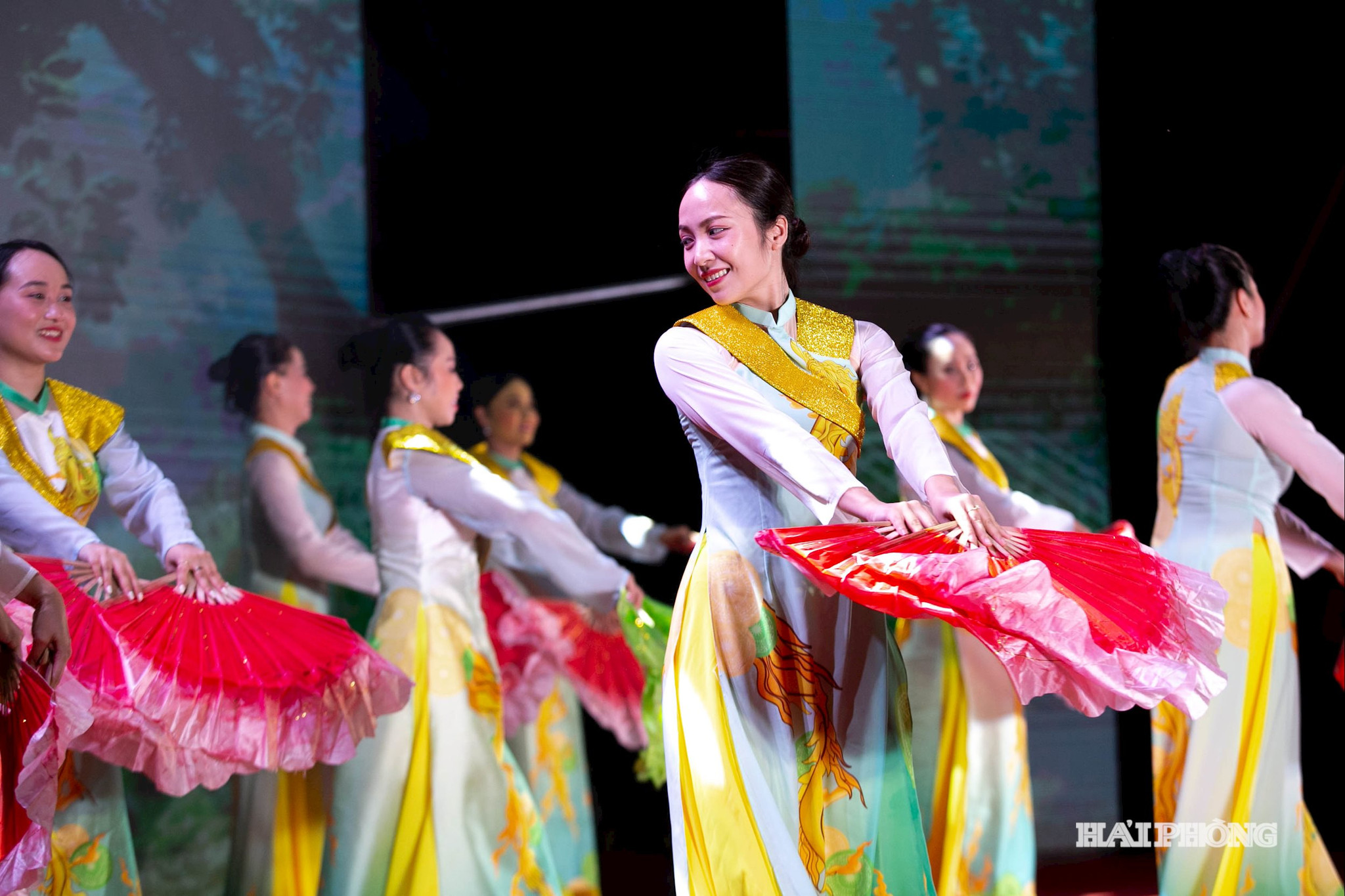 uy-linh-van-kiep-4.jpg