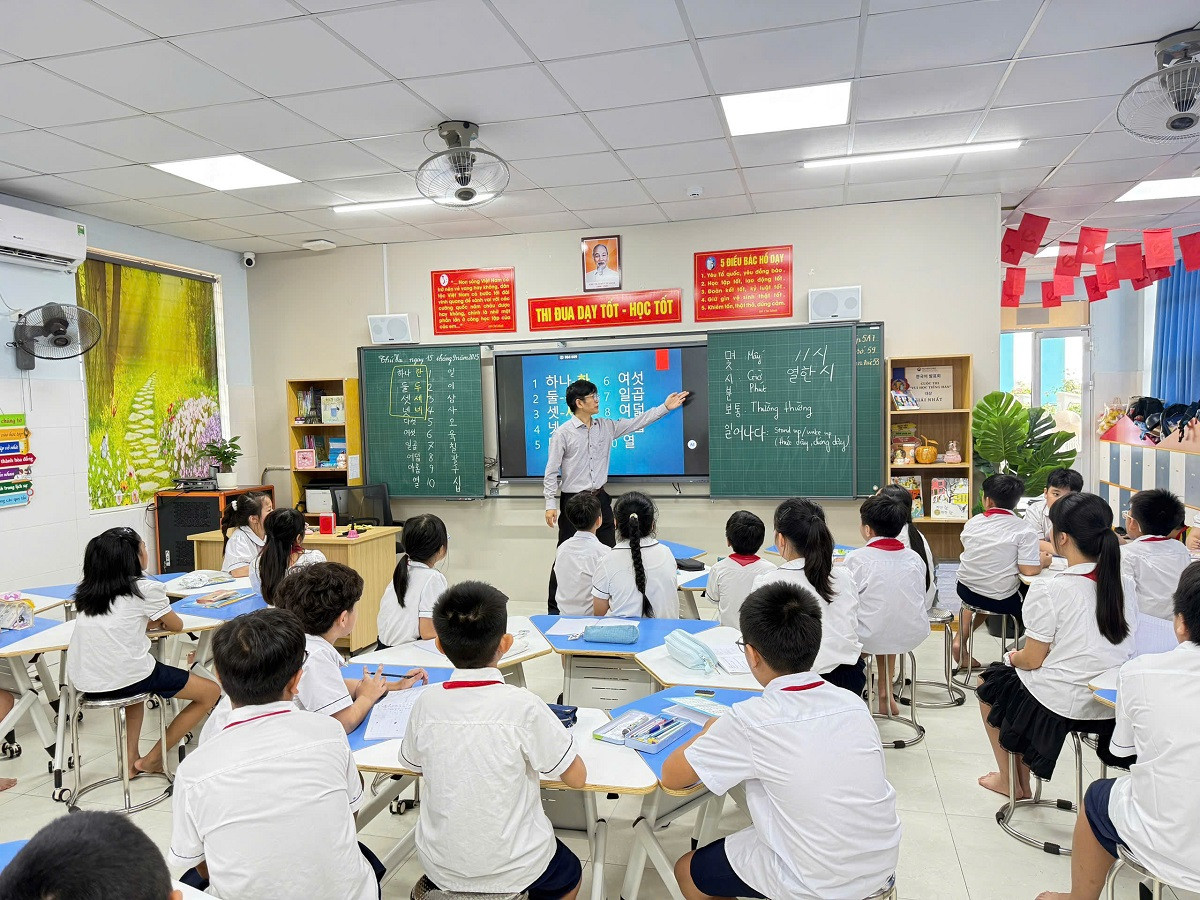 Lớp học tiếng Hàn tại Trường tiểu học Nguyễn Văn Tố, phường Lê Chân.