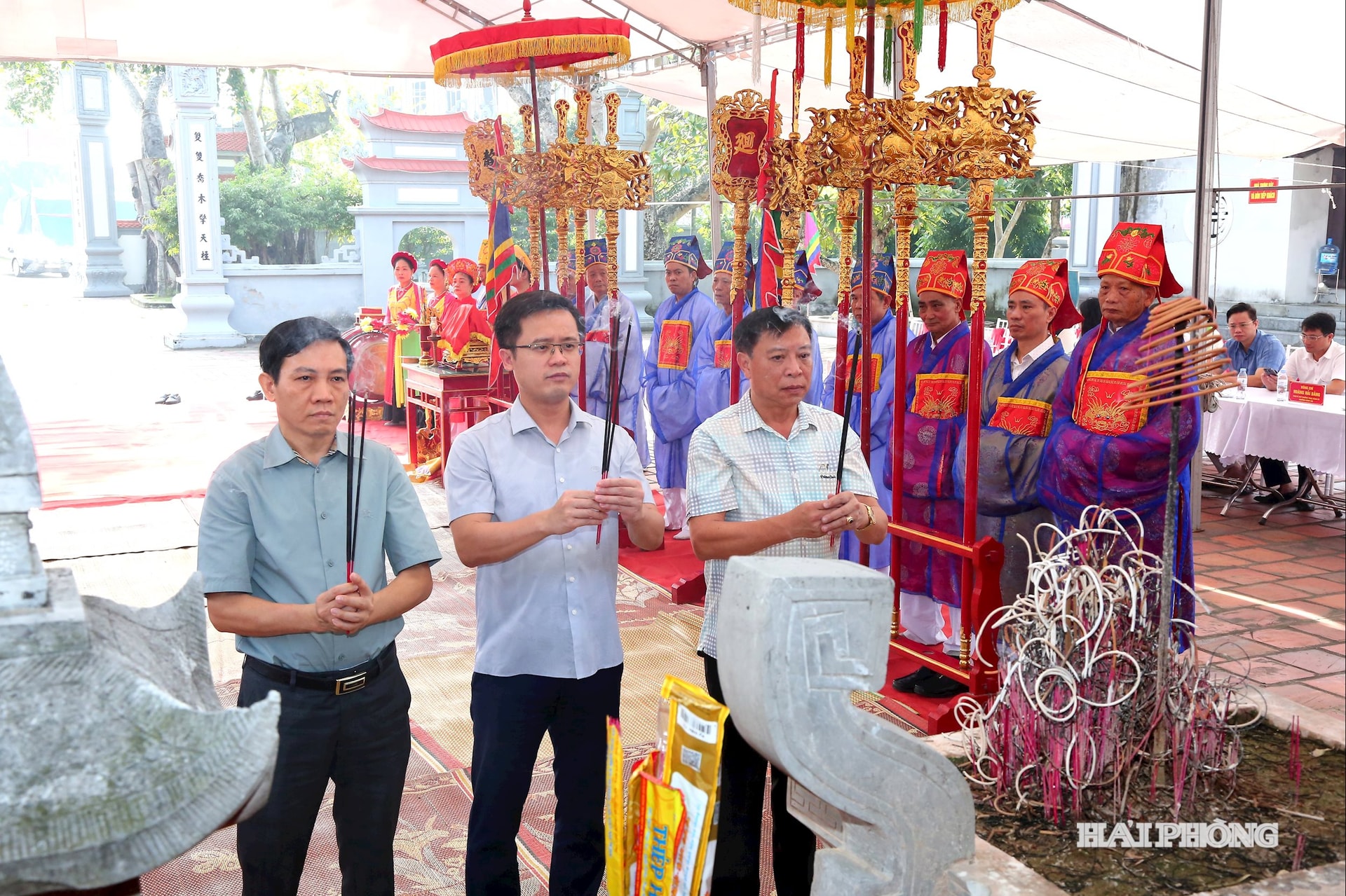 Lãnh đạo phường Đông Hải dâng hương tưởng nhớ Đức vương Ngô Quyền tại Từ Lương Sâm