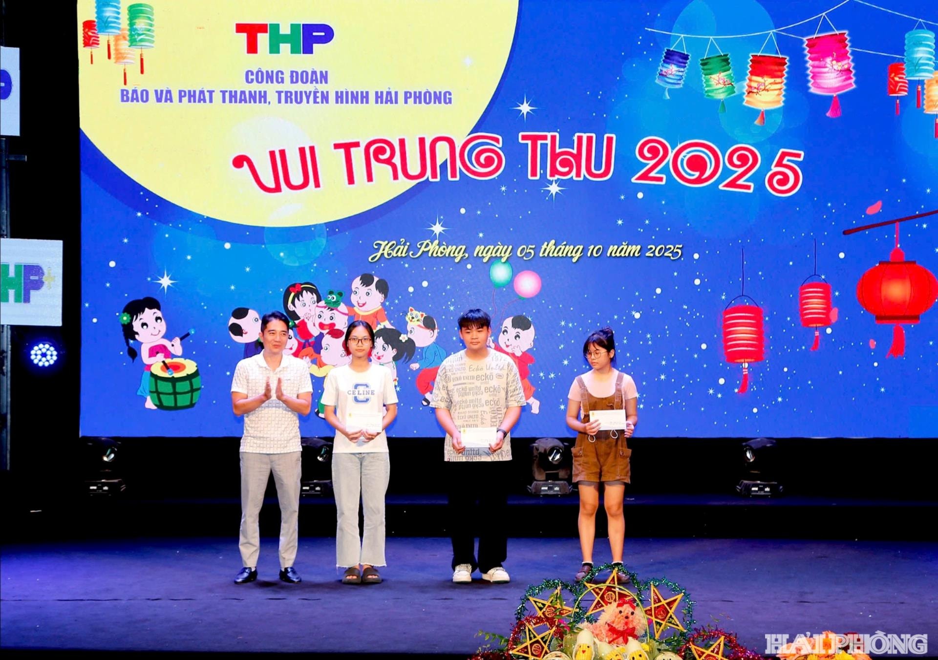 ពិធីបុណ្យពាក់កណ្តាលសរទរដូវ (1).jpg