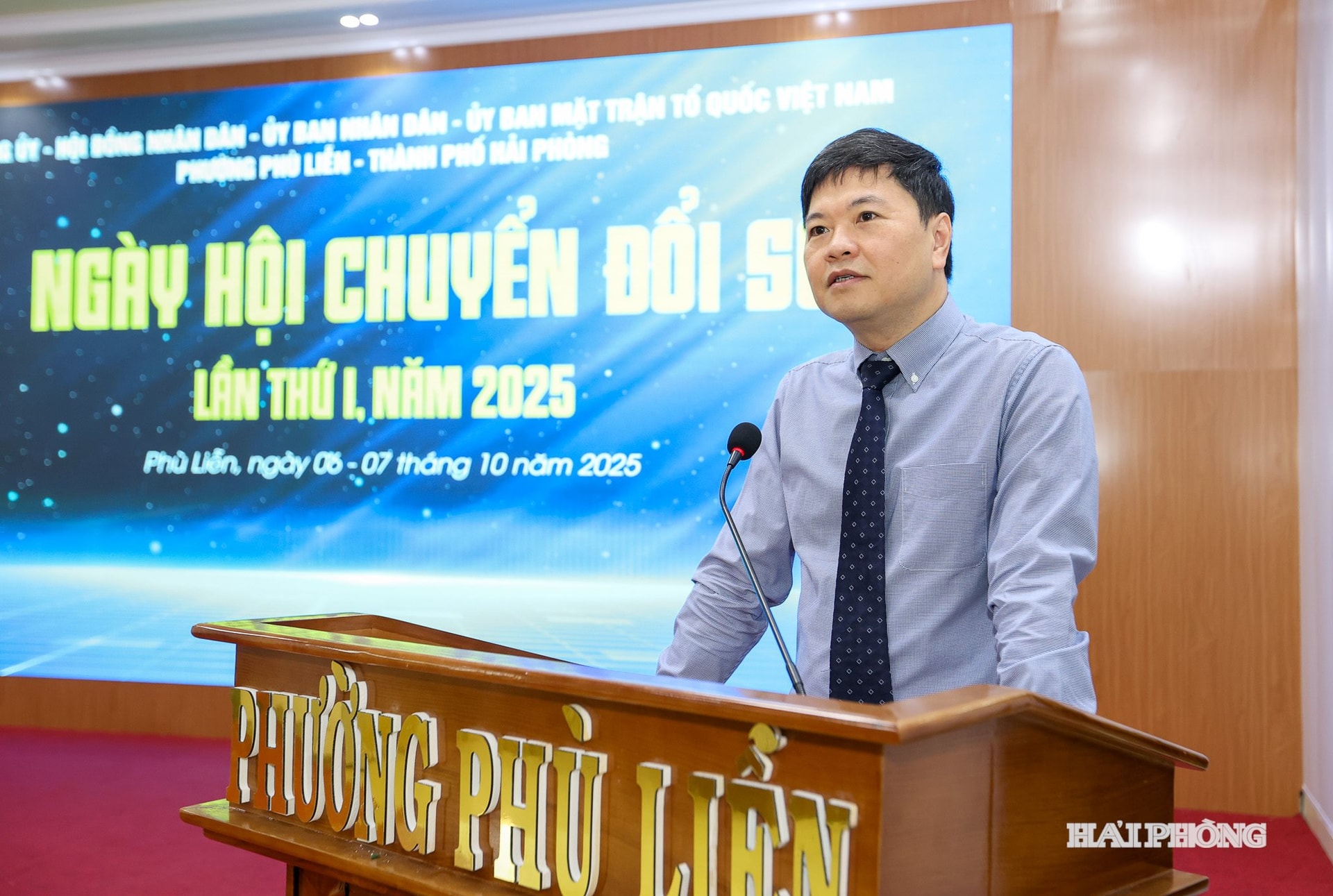 Đồng chí Hoàng Minh Cường, Uỷ viên Thành uỷ, Phó chủ tịch UBND thành phố phát biểu tại hội nghị