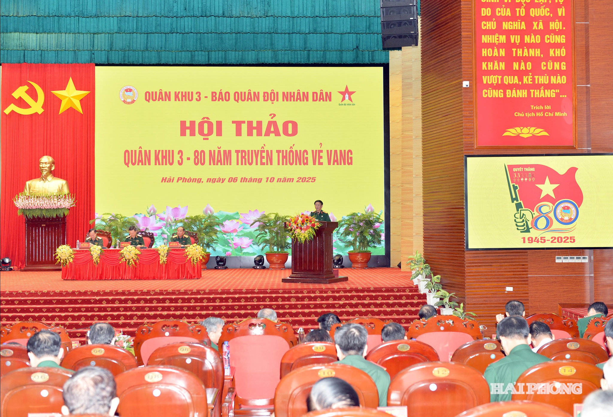Đại diện Hội cựu chiến binh thành phố Hải Phòng tham luận tại hội thảo