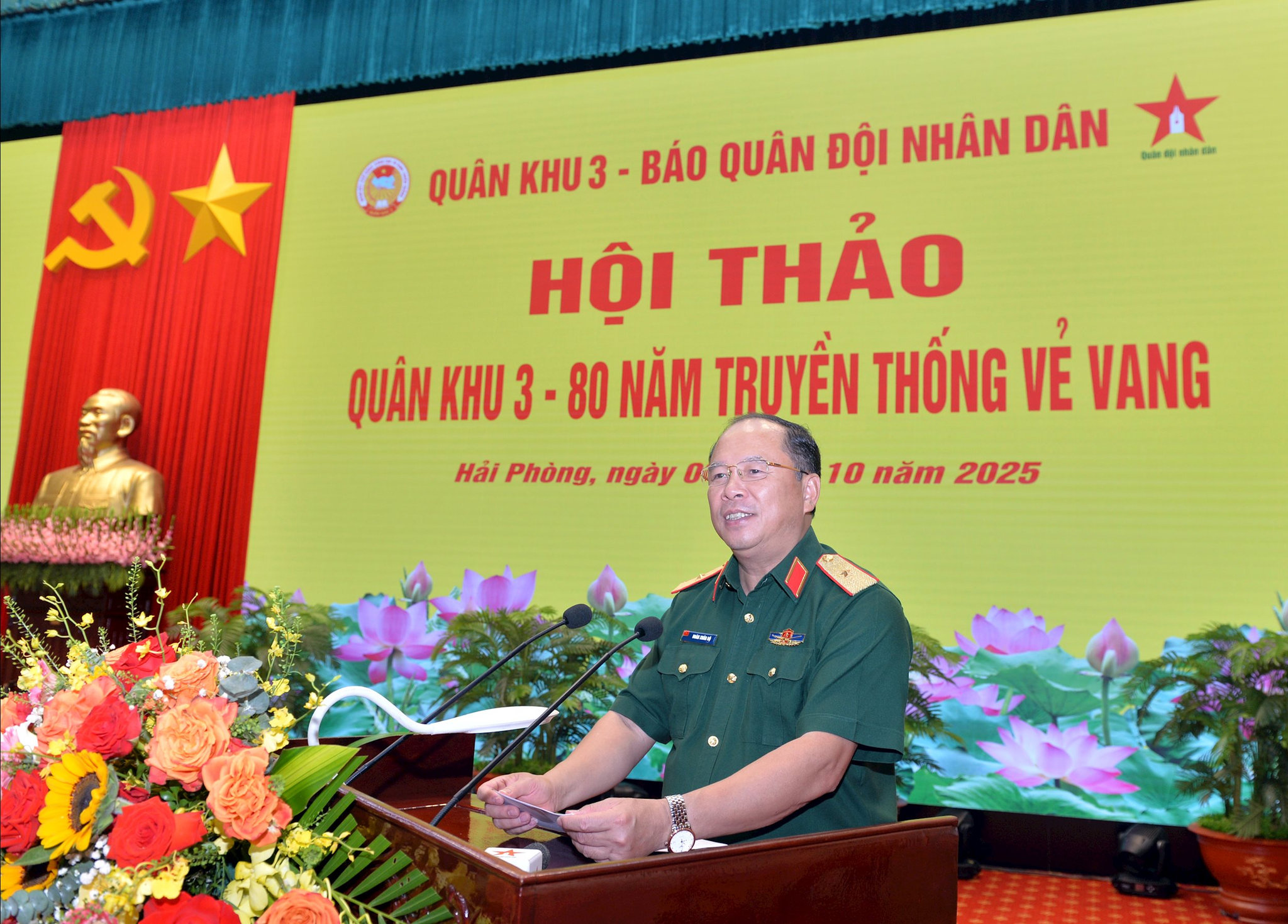 Thiếu tướng Đoàn Xuân Bộ, Tổng biên tập Báo Quân đội nhân dân phát biểu đề dẫn hội thảo