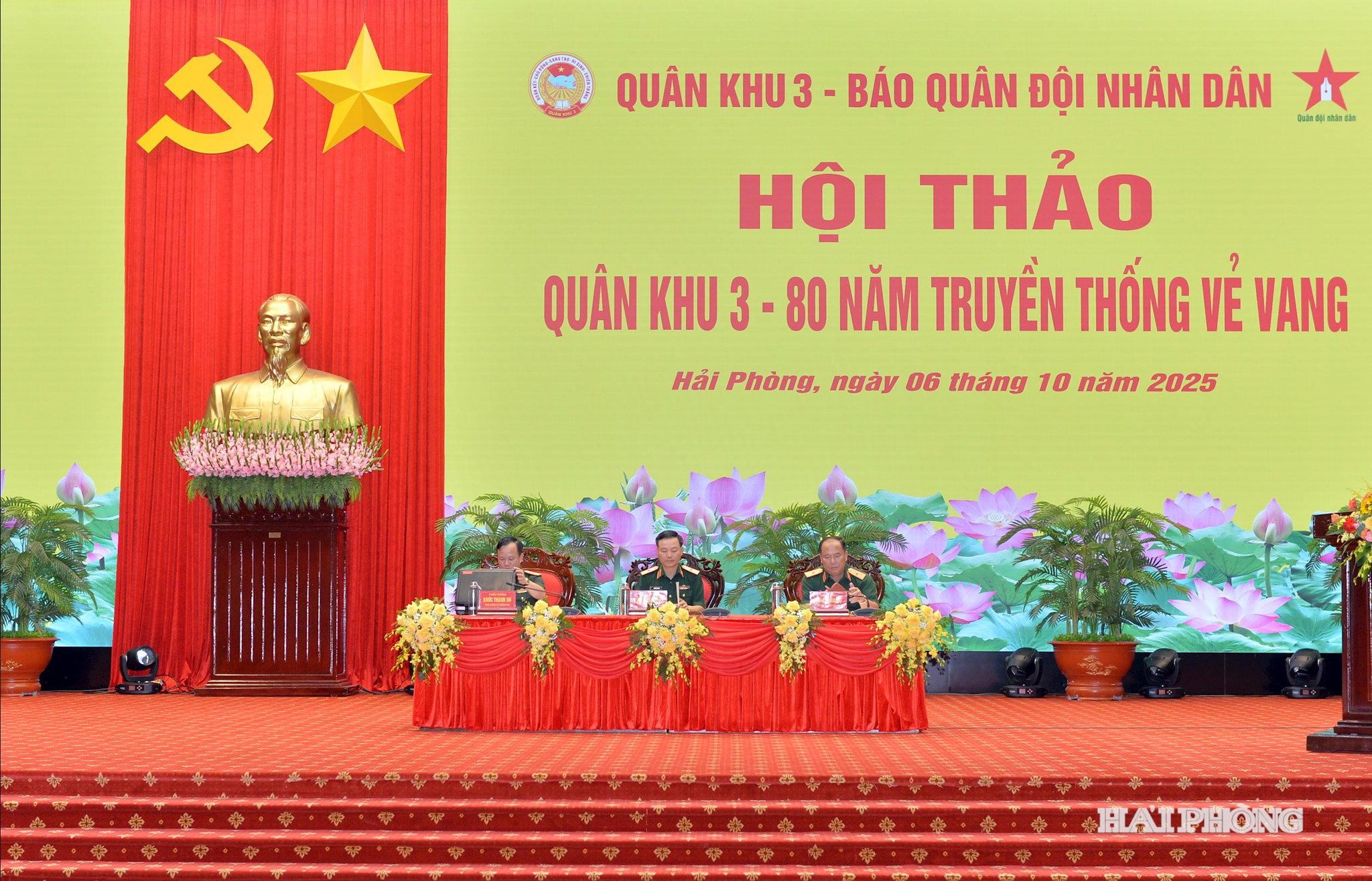 Đoàn chủ tịch điều hành hội thảo
