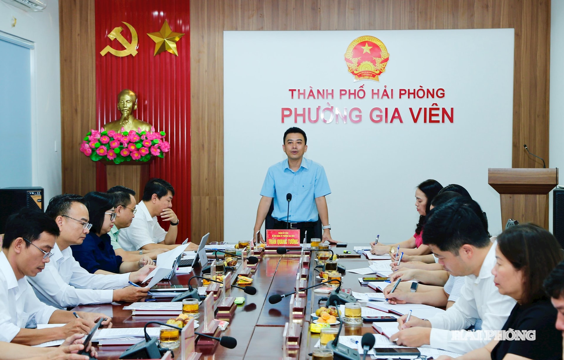 Den Vorsitz der Konferenz führte Genosse Tran Quang Tuong, Sekretär des Parteikomitees des Bezirks Gia Vien.