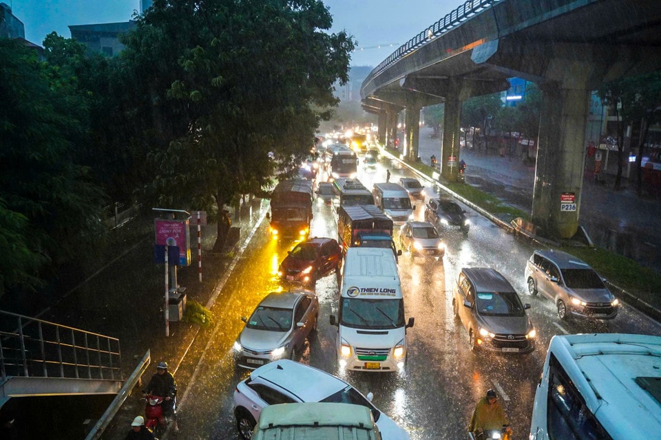 Khu vực đường Hồ Tùng Mậu - Mai Dịch thời điểm 7 giờ sáng. (Ảnh: Hoài Nam/Vietnam+)