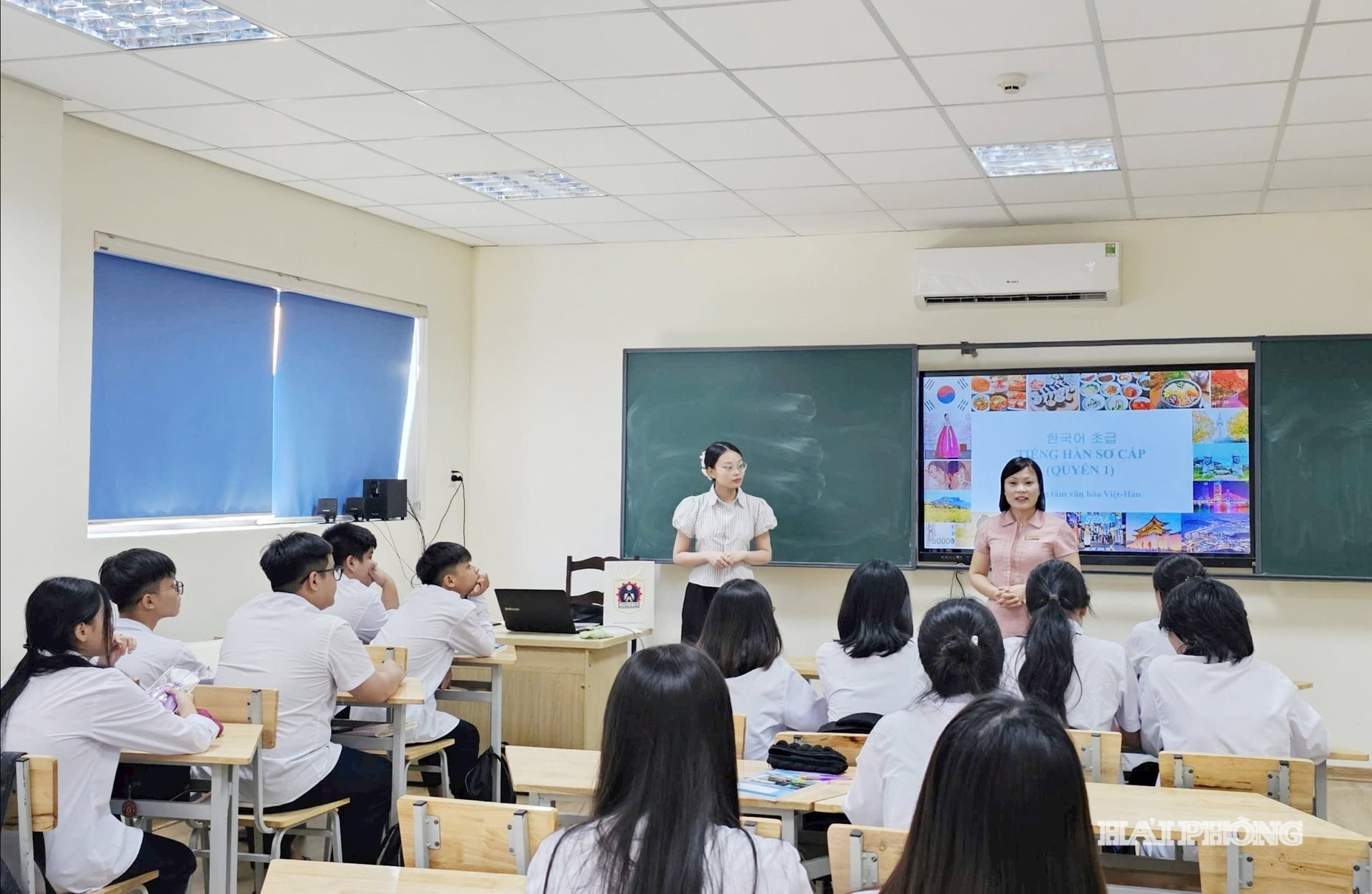 Học sinh Trường THPT Lương Thế Vinh làm quen với tiếng Hàn.
