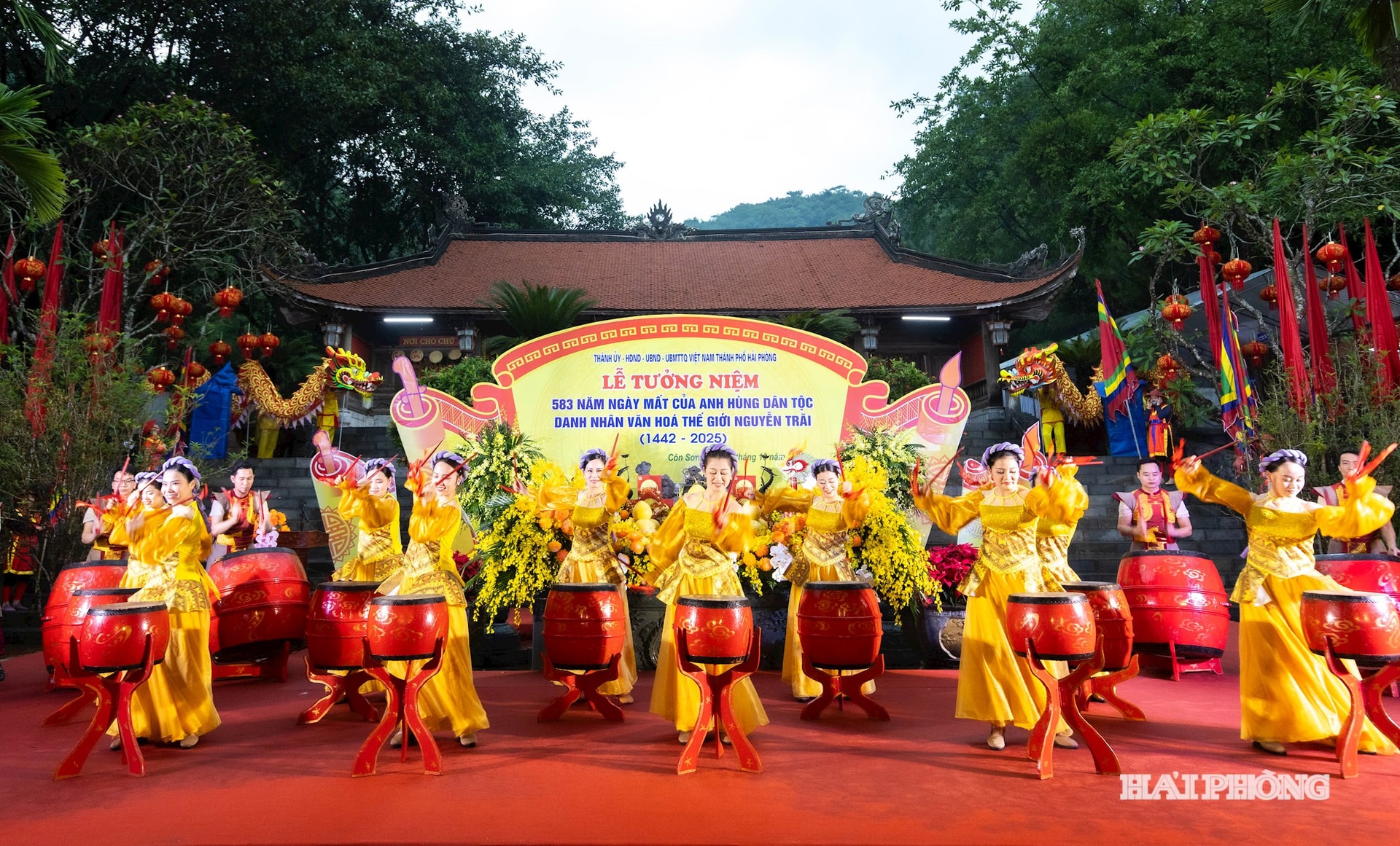 Chương trình nghệ thuật mở đầu Lễ tưởng niệm 583 năm ngày mất Danh nhân văn hóa thế giới Nguyễn Trãi.