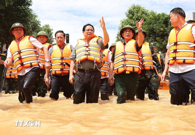Thủ tướng Phạm Minh Chính chỉ đạo công tác cứu hộ, cứu nạn và khắc phục hậu quả lũ lụt gây ngập trên diện rộng tại Thái Nguyên. (Ảnh: Dương Giang/TTXVN) ttxvn-thu-tuong-truc-tiep-chi-dao-cuu-nan-va-khac-phuc-hau-qua-lu-lut-tai-thai-nguyen-2.jpg