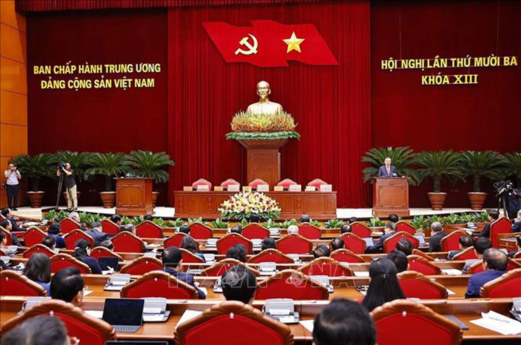 hoi nghi trung uong 13