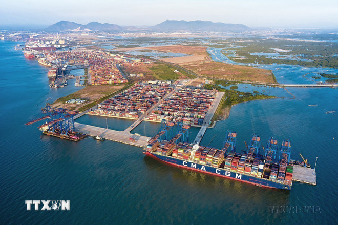 Cảng Quốc tế Gemalink (thị xã Phú Mỹ, tỉnh Bà Rịa-Vũng Tàu) là cảng nước sâu duy nhất khu vực Cái Mép-Thị Vải, do Công ty Cổ phần Gemadept (Việt Nam) góp 75% và Tập đoàn CMA-CGM (Pháp) góp 25% vốn đầu tư. (Ảnh: TTXVN phát) ttxvn-quan-he-viet-nam-phap-4.jpg