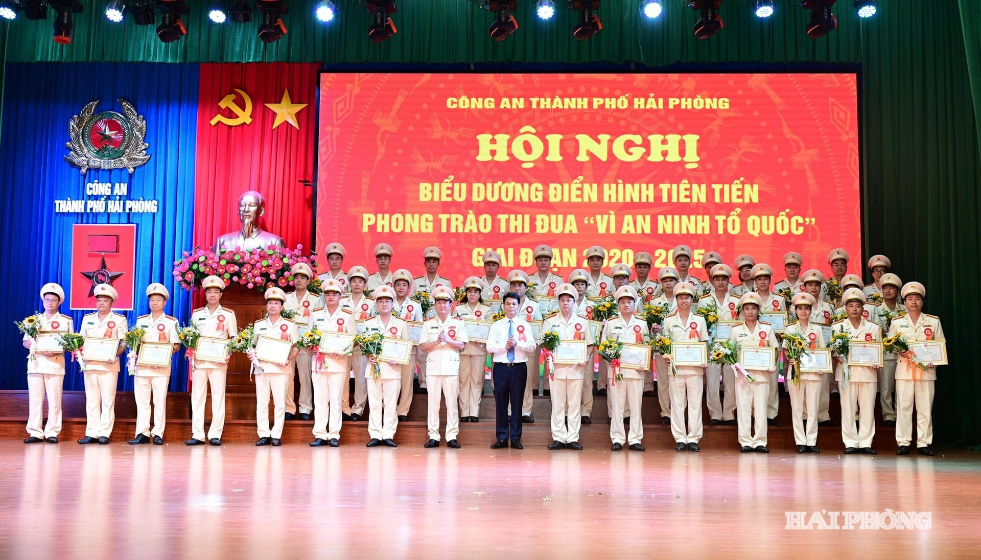 cong-an-thanh-pho.jpg