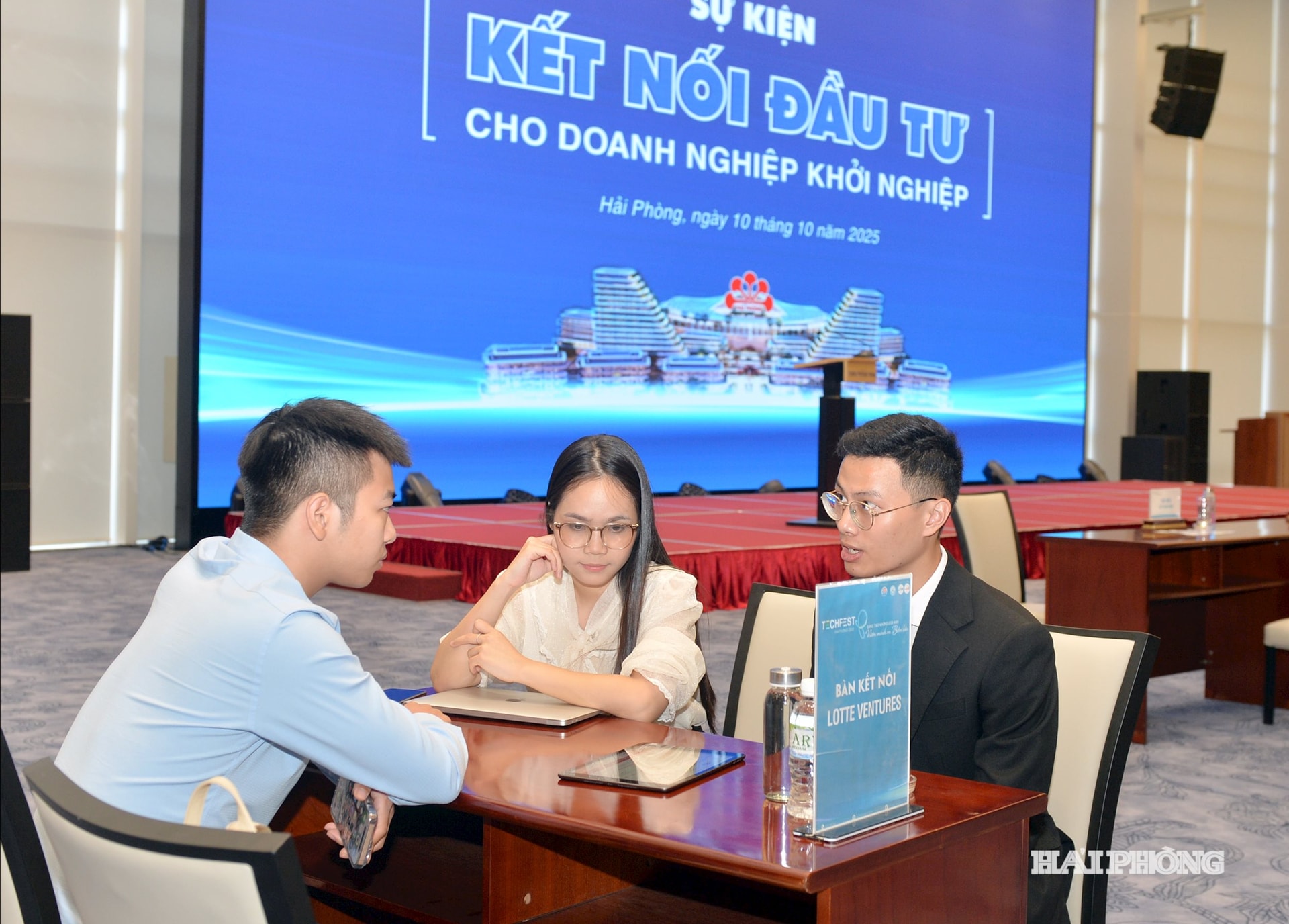 Doanh nghiệp khởi nghiệp trao đổi cùng các quỹ đầu tư tại sự kiện kết nối đầu tư TECHFEST Hải Phòng 2025