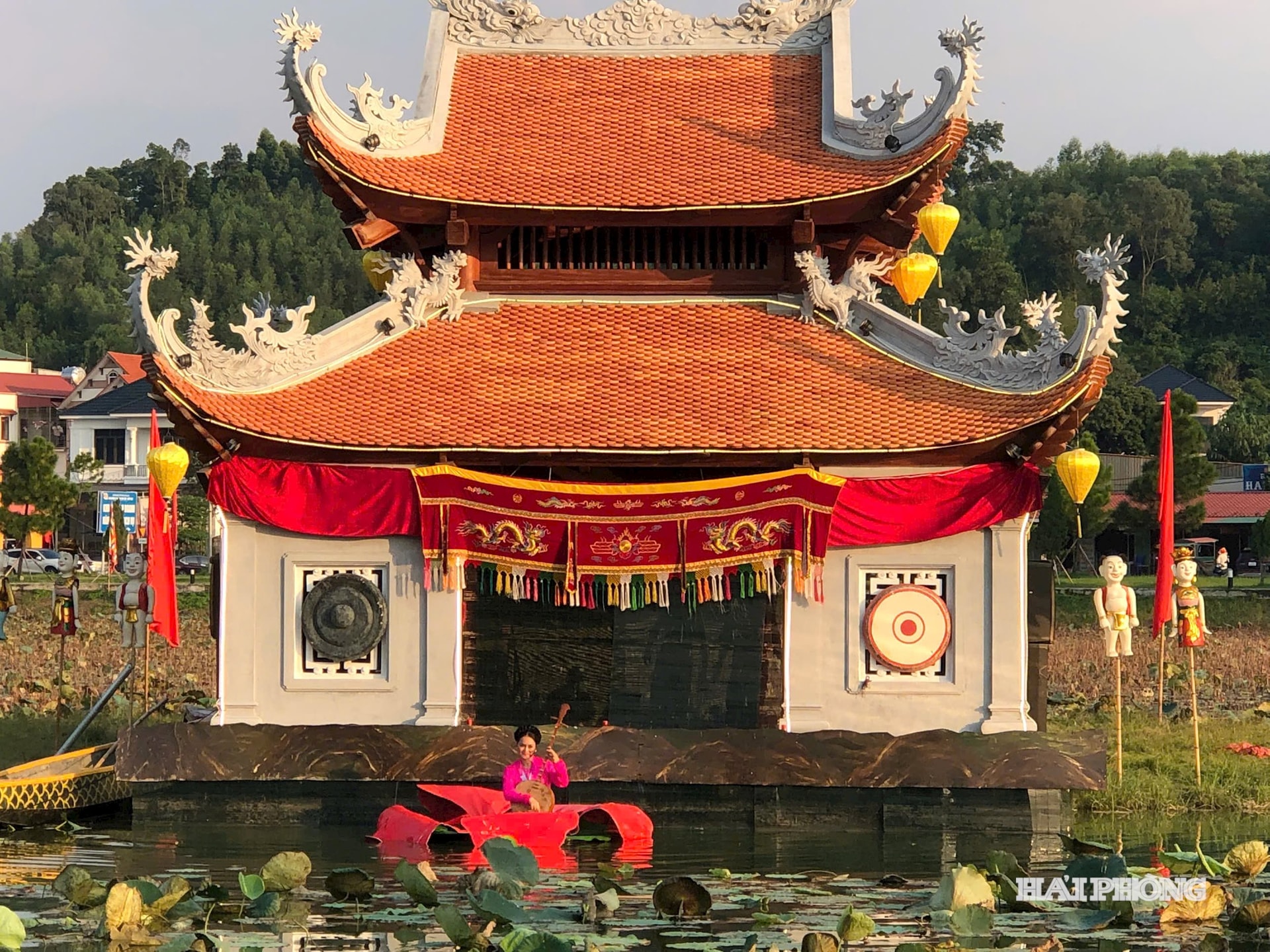 Tiết mục múa rối Hải Phòng đón ban 4 phương