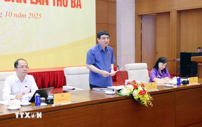 Chủ nhiệm Ủy ban Văn hóa và Xã hội của Quốc hội Nguyễn Đắc Vinh phát biểu. (Ảnh: Phạm Kiên/TTXVN) ttxvn-nguyen-dac-vinh.jpg