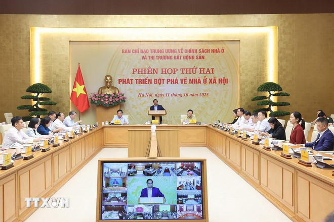 Thủ tướng Phạm Minh Chính chủ trì phiên họp về phát triển nhà ở xã hội. (Ảnh: Dương Giang/TTXVN) ttxvn-1110-thu-tuong-nha-o-xa-hoi-2.jpg
