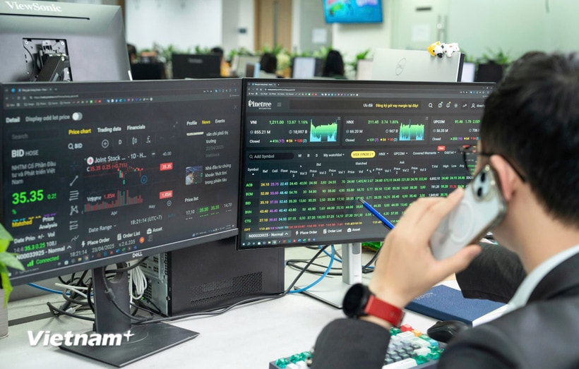 Với thông tin FTSE Russell chính thức nâng hạng thị trường và sự ra mắt của Hợp đồng tương lai VN100, VN-Index đã ghi nhận đà tăng trưởng ấn tượng. (Ảnh: Vietnam+)