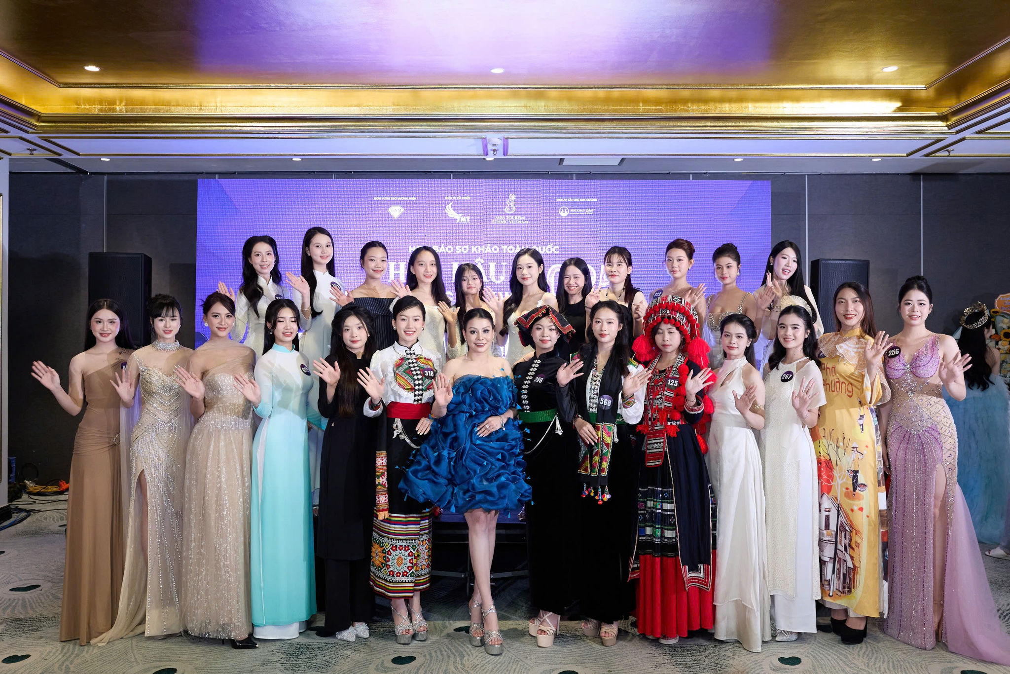 NSND Lan Hương, nhà sử học Dương Trung Quốc tìm kiếm đại sứ văn hoá du lịch 54 dân tộc - Ảnh 1. NSND Lan Hương, nhà sử học Dương Trung Quốc tìm kiếm đại sứ văn hoá du lịch 54 dân tộc - Ảnh 1.