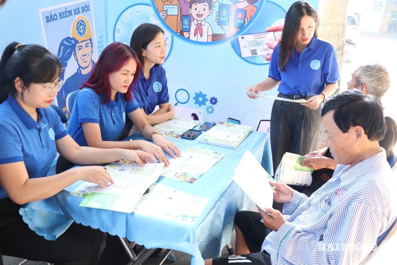 Bảo hiểm xã hội cơ sở Thủy Nguyên tuyên truyền đến người bệnh