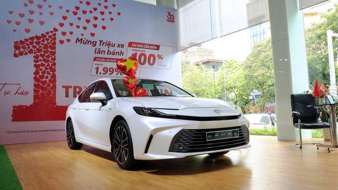Nhiều mẫu xe 'hot' đang được giảm giá, khuyến mãi sâu dịp cuối năm. (Ảnh minh hoạ: PV/Vietnam+) 534686671-1158495789646692-6196530665148884481-n.jpg