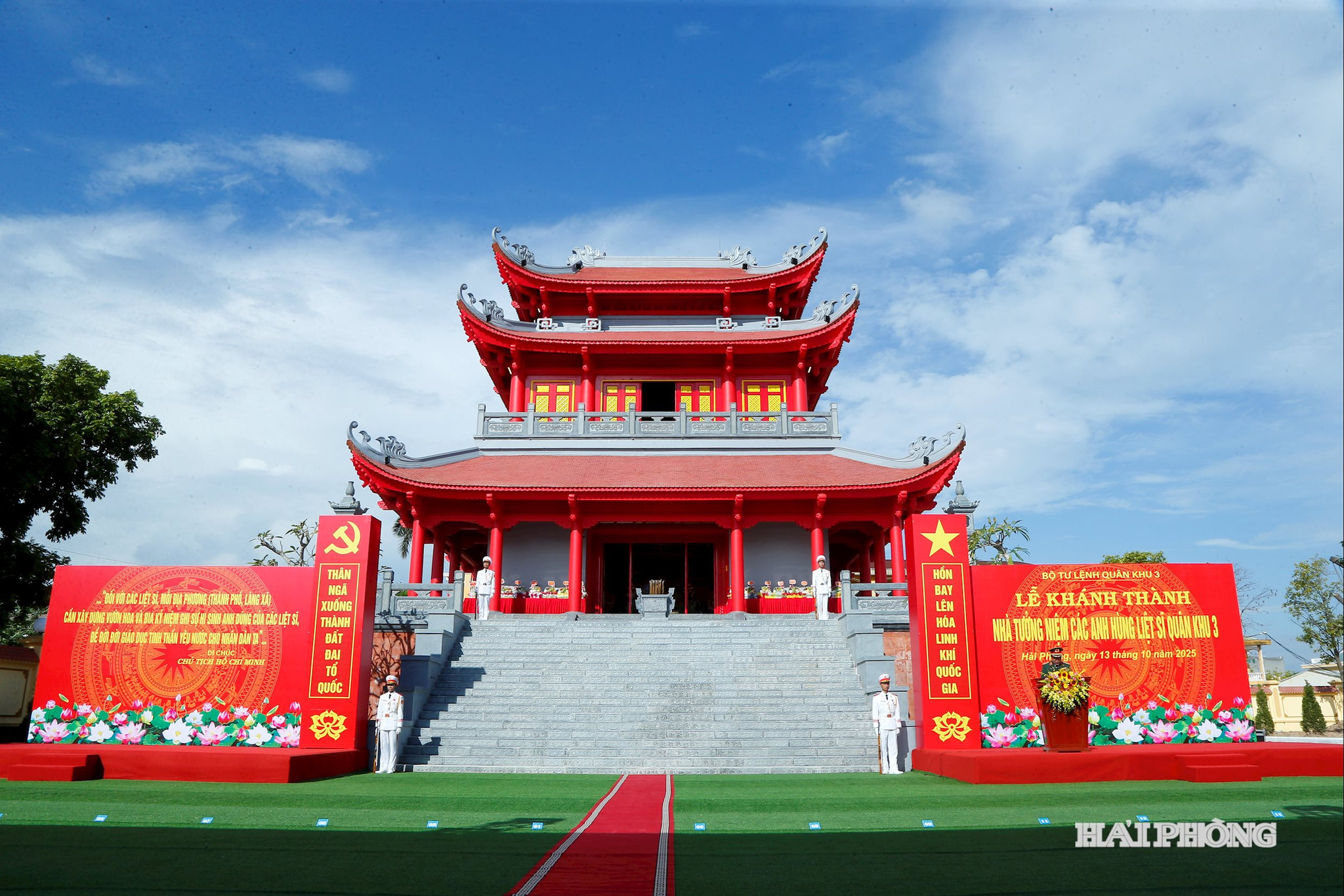 Nhà tưởng niệm các anh hùng liệt sĩ Quân khu Ba.