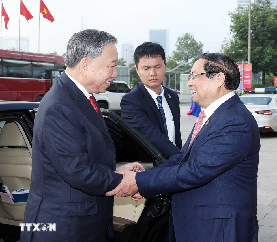 Thủ tướng Phạm Minh Chính đón Tổng Bí thư Tô Lâm đến dự đại hội. (Ảnh: TTXVN) ttxvn-1310-tong-bi-thu-dai-hoi-dang-bo-chinh-phu-2.jpg
