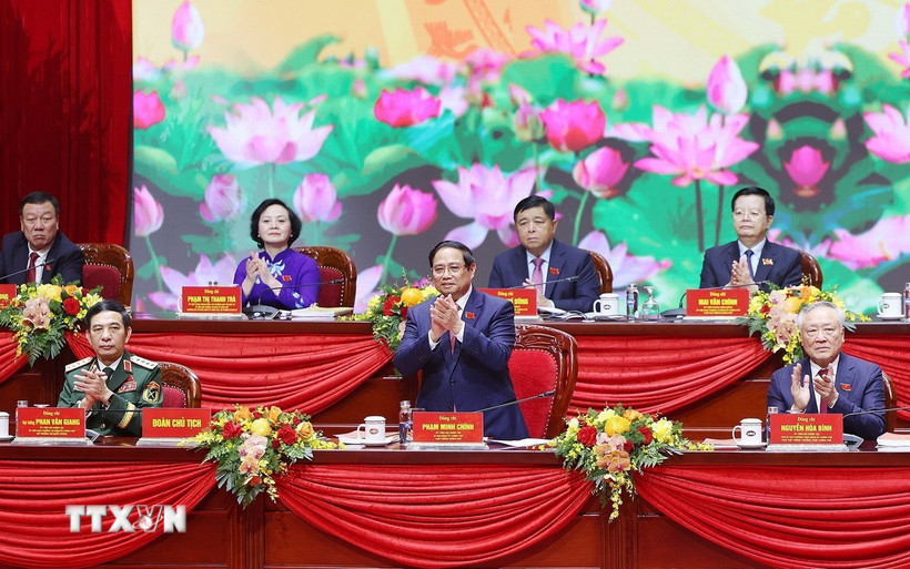 Đoàn Chủ tịch điều hành Đại hội đại biểu Đảng bộ Chính phủ lần thứ I, nhiệm kỳ 2025-2030. (Ảnh: Dương Giang/TTXVN)