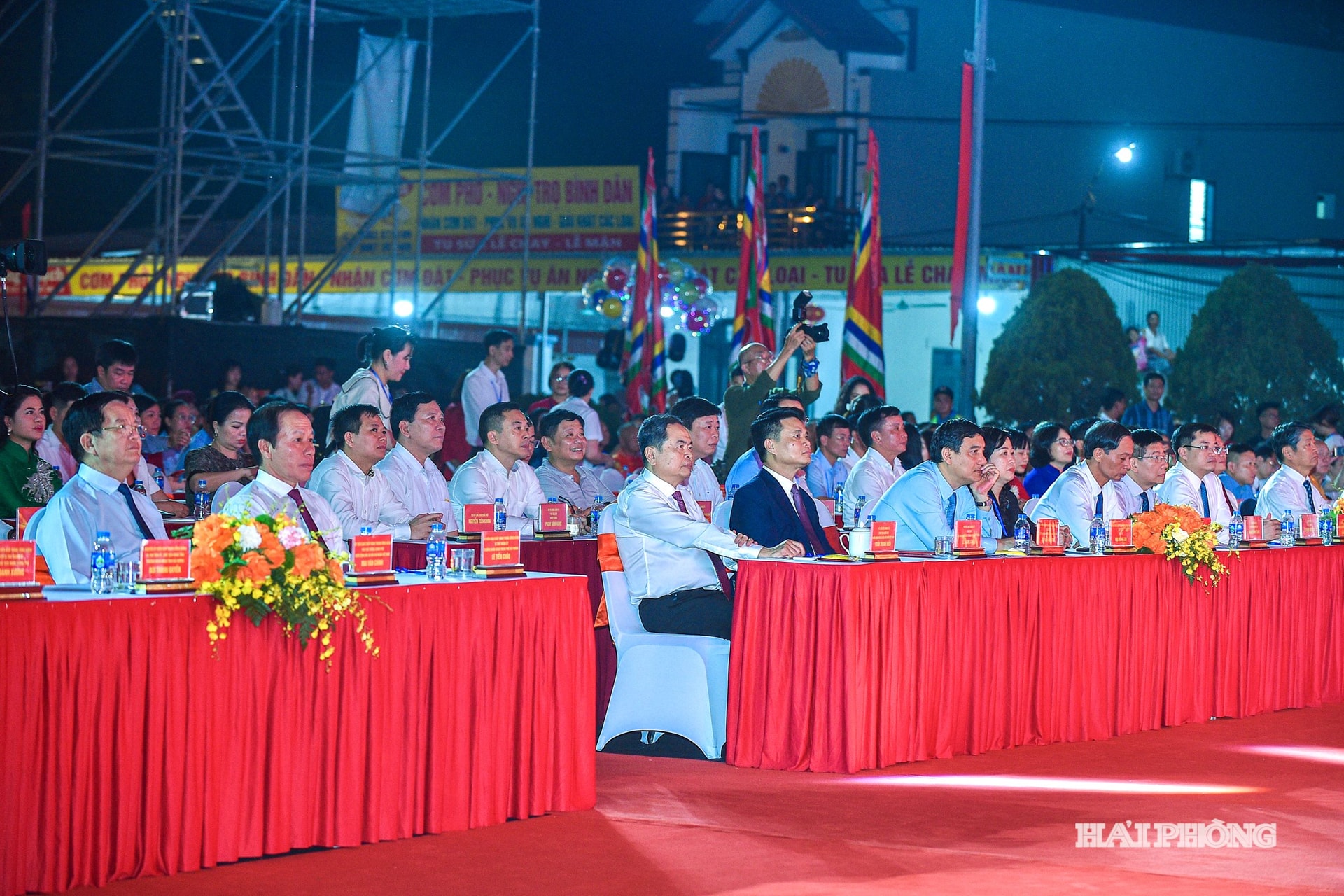 dai-bieu-2.jpg