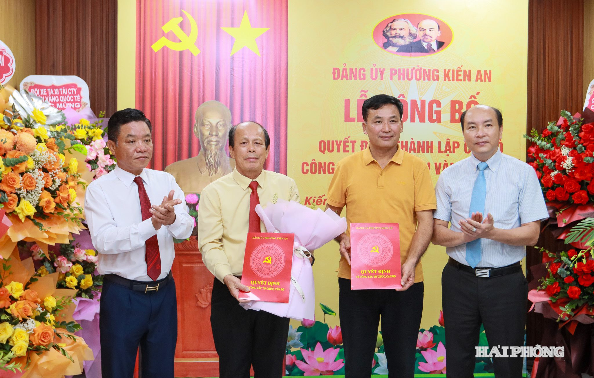 Lãnh đạo Đảng uỷ phường Kiến An trao quyết định thành lập chi bộ công ty cổ phần Én Vàng quốc tế